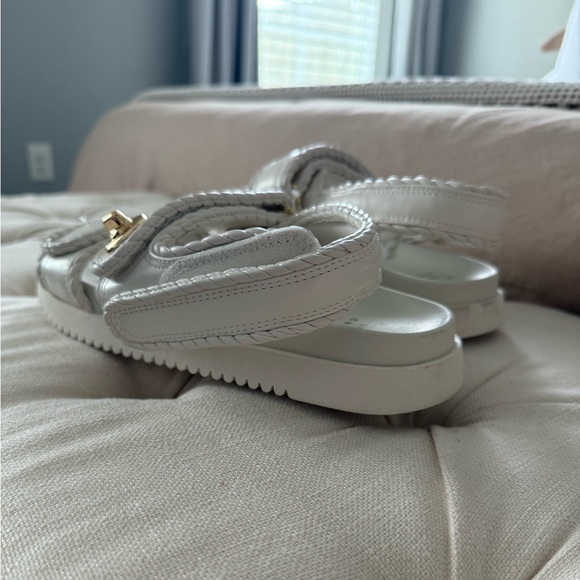 NEW a new day White Sandals with Gold Accents Size 9 - Picture 5 of 6